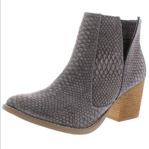 Not Rated Boots size 10